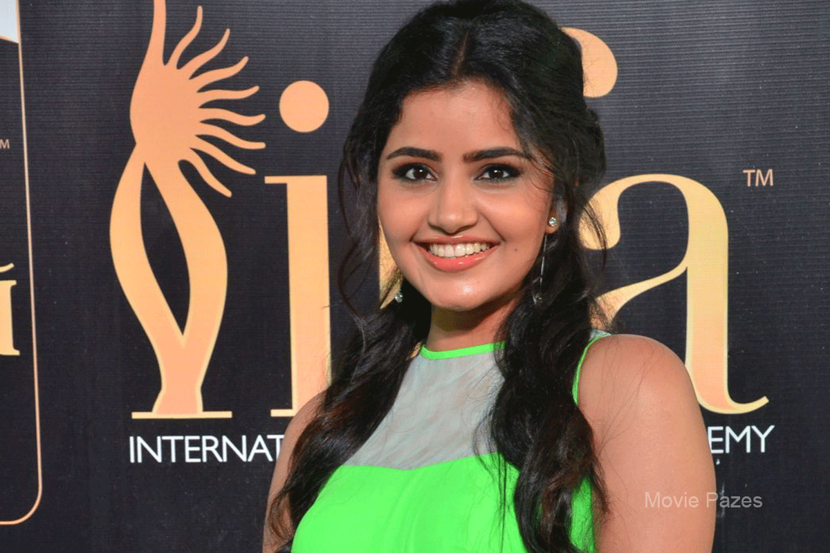anupama-parameswaran-at-iifa-awards-event